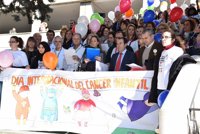 Profesionales y administraciones apuestan por investigar contra el cáncer