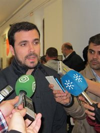 Alberto Garzón cree que Esperanza Aguirre dimite porque sabe que lo "peor" está por venir