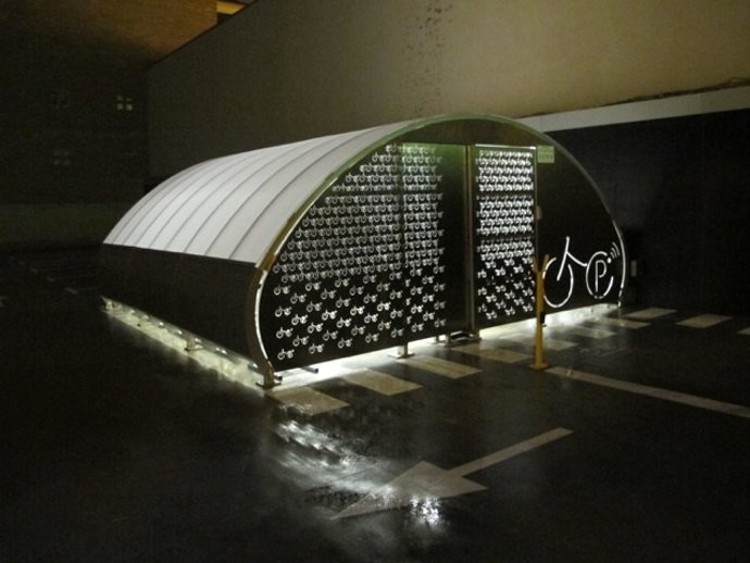 Imagen del aparcamiento para bicicletas, que es cubierto