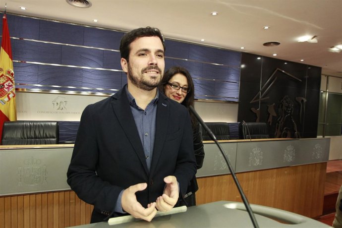 Alberto Garzón y Sol Sánchez en el Congreso