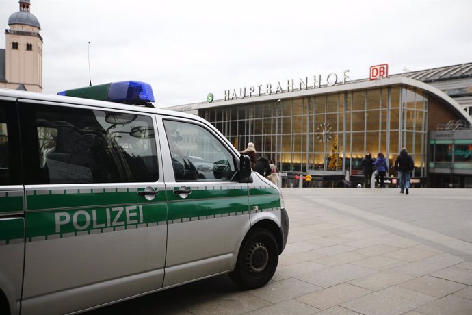 Policía en la Estación Central de Ferrocarril de Colonia