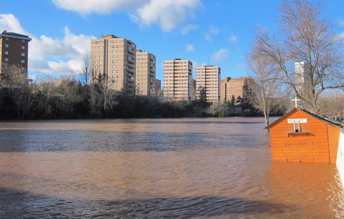 El río Pisuerga, este lunes, a su paso por Valladolid