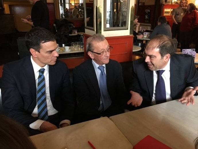 Pedro Sánchez (PSOE), Sebastián Reyna (UPTA) y Lorenzo Amor (ATA)
