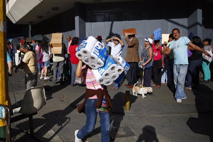 Cerca de medio centenar de detenidos en Venezuela por acaparamiento de productos