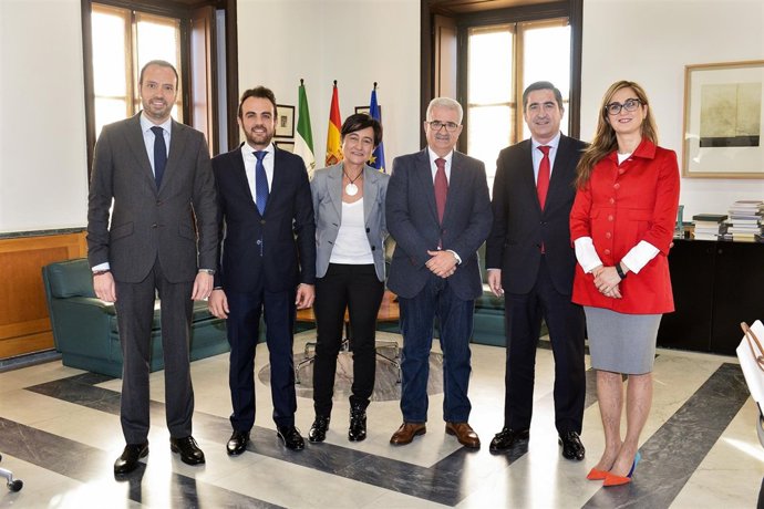 Jiménez Barrios en San Telmo con representantes de la asociación TEAM