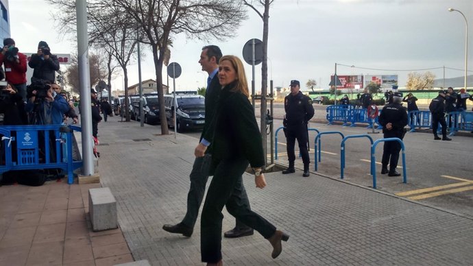 La infanta y Urdangarin llegan al juicio