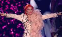 Vídeo del homenaje de Lady Gaga a David Bowie en los Grammy Awards
