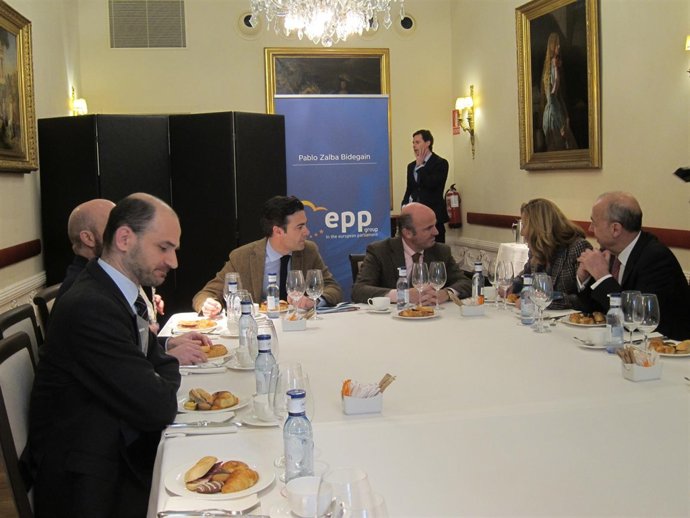 El ministro De Guindos en la reunión con representantes del mundo empresarial