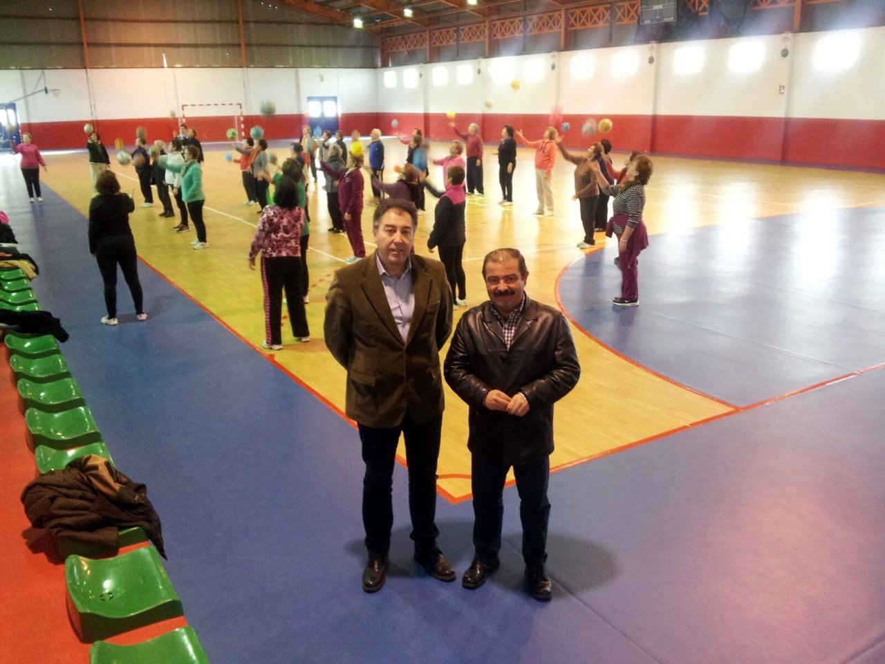 Visita al polideportivo de Navas de San Juan
