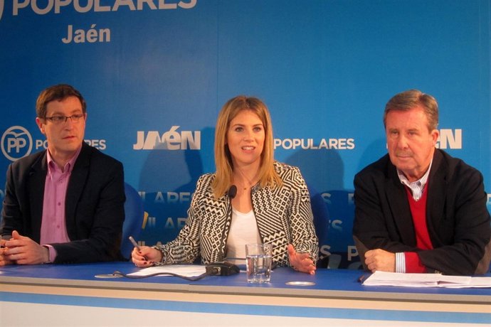 Ana Mestre, junto a Miguel Contreras y Miguel Ángel García Anguita.