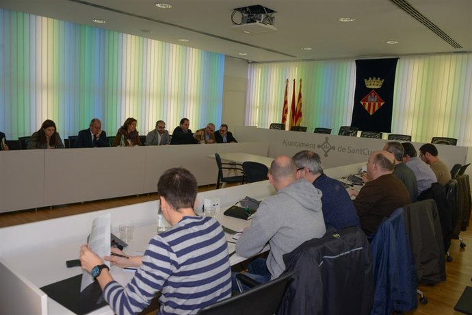 La reunión en la sala de plenos del Ayuntamiento de Sant Cugat