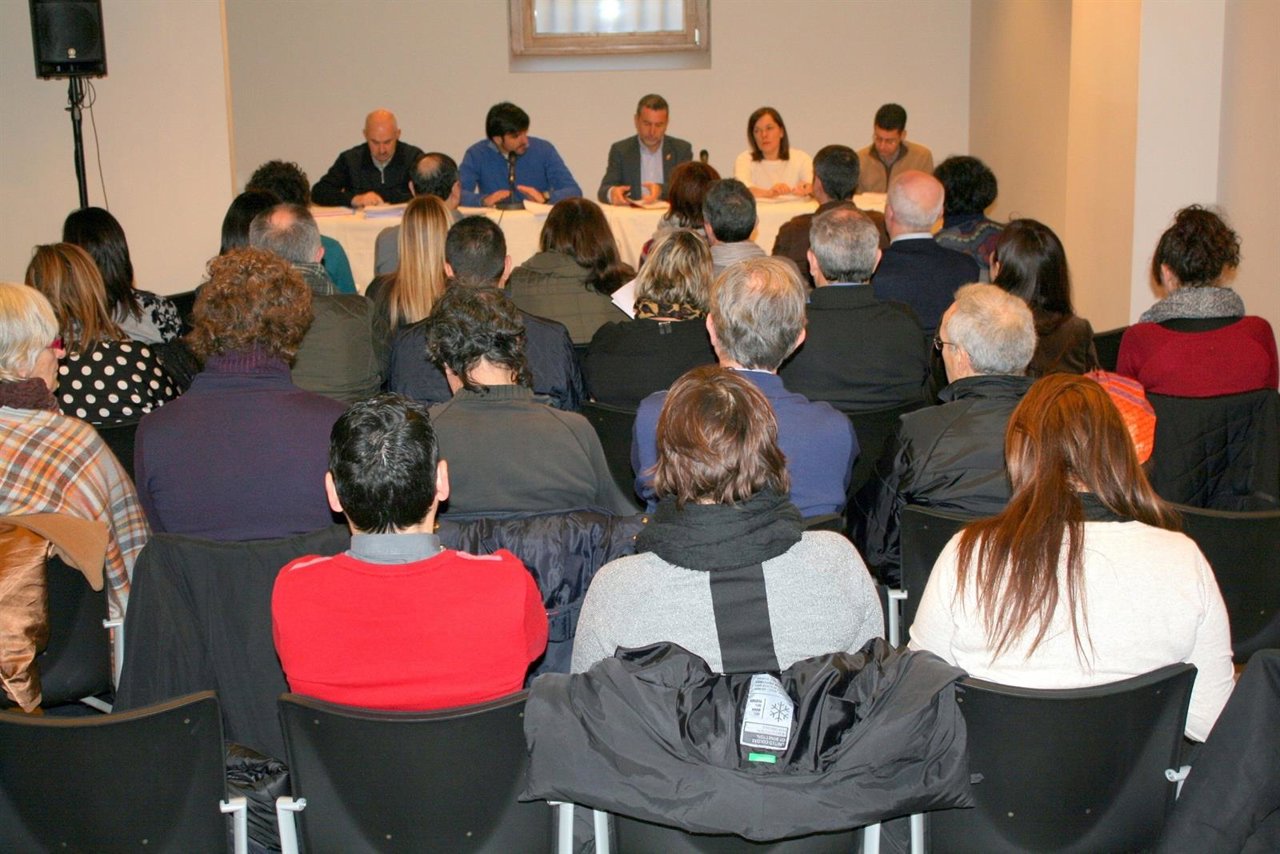 Laparra junto con el alacalde de Tudela, Eneko Larrarte, y otras autoridades 