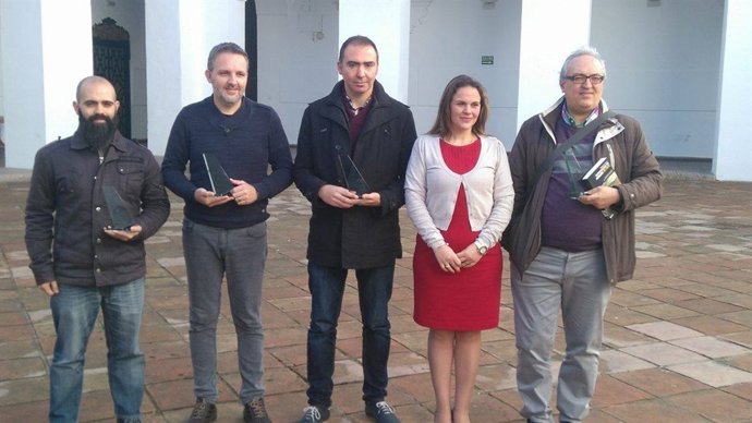 Barbero junto a los premiados