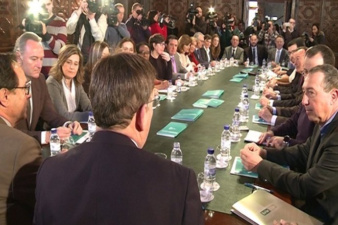 Reunión de Puig con senadores y diputados valencianos