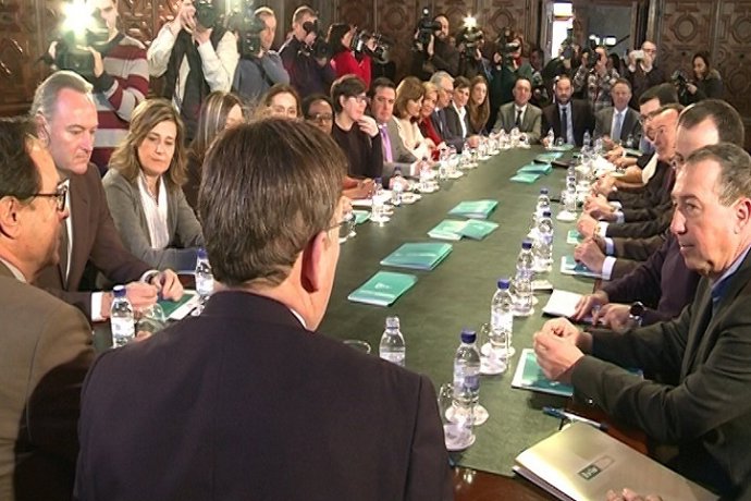 Reunión de Puig con senadores y diputados valencianos