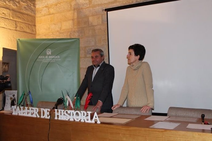 Alcalde y Córdoba en la presentación del taller de Historia