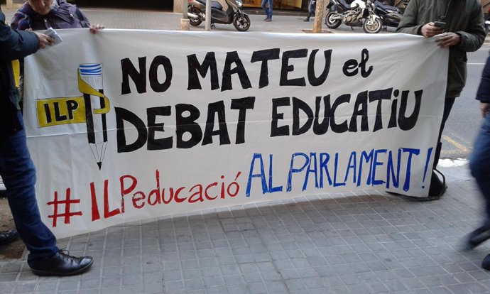 Protesta de la ILP para una nueva ley de educación