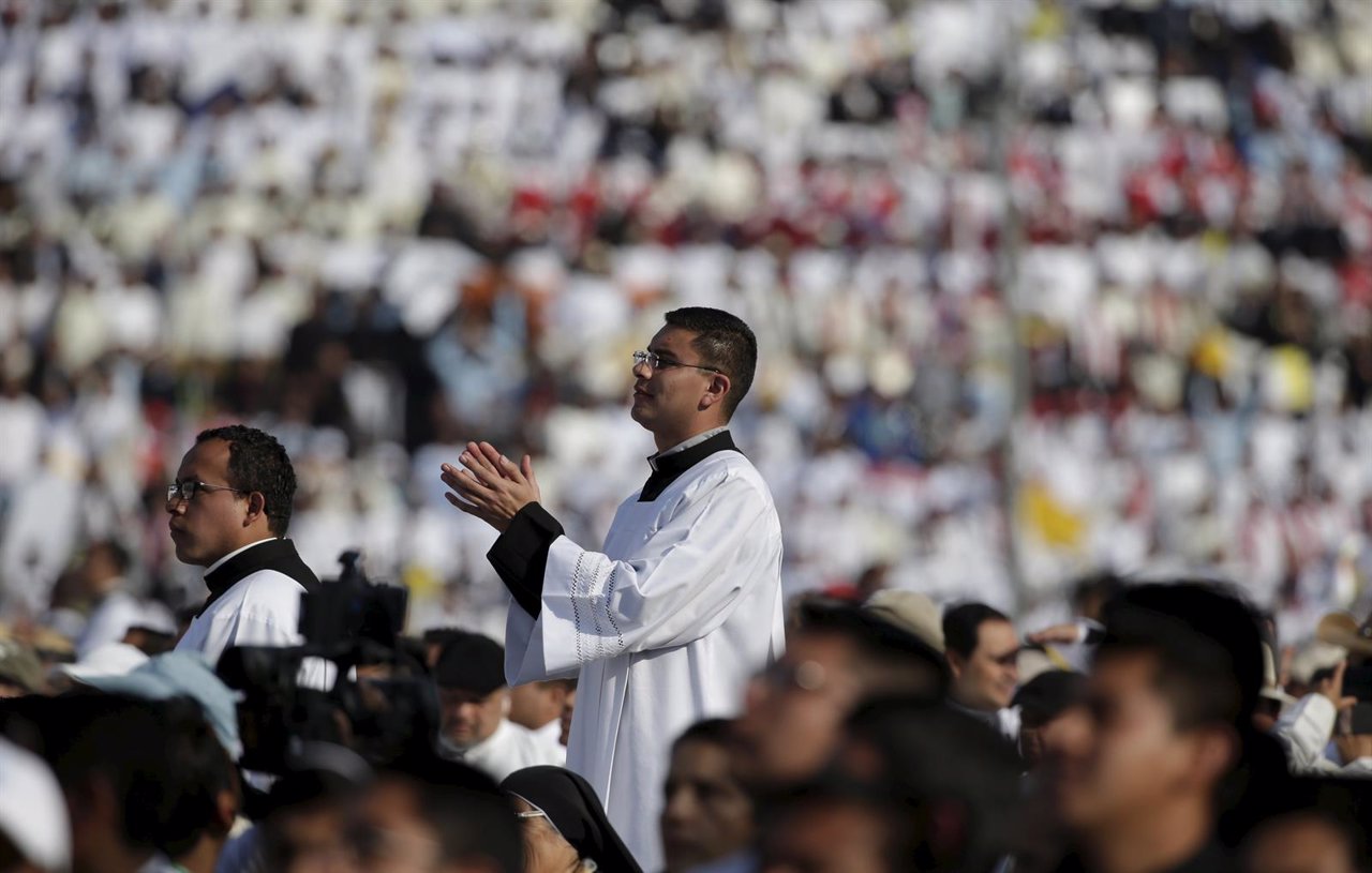 El Papa ofrece misa multitudinaria