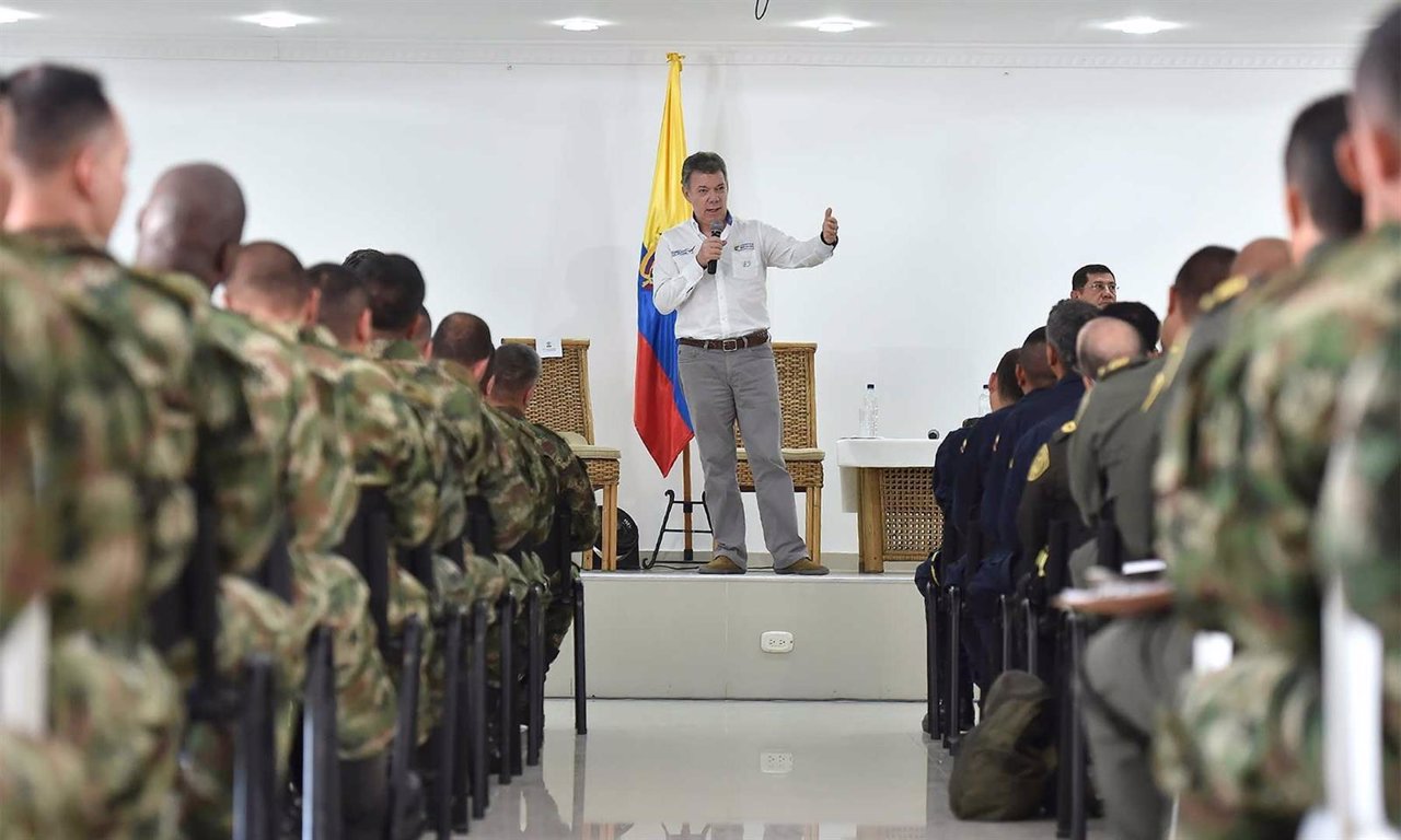 El presidente colombiano, Juan Manuel Santos, con militares.