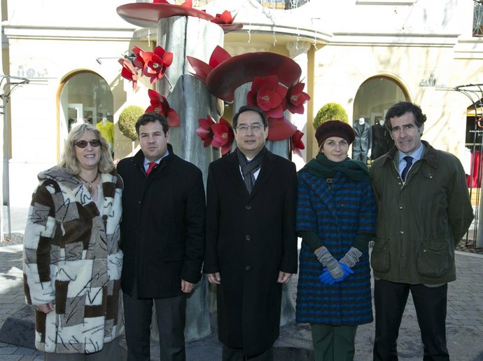 Imagen del acto con el embajador chino en Las Rozas