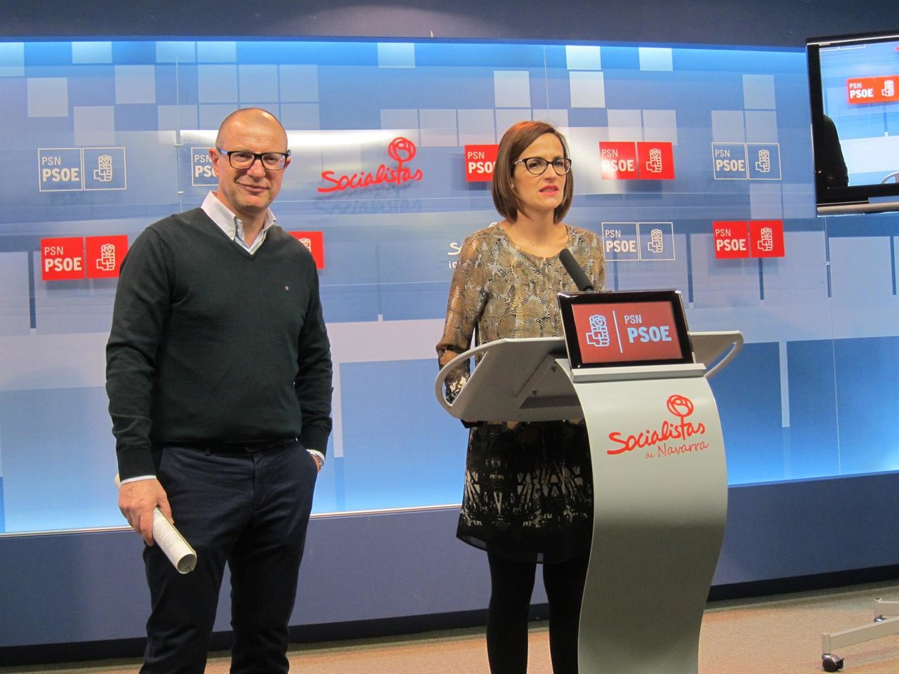 Carlos Gimeno y María Chivite, del PSN, en la rueda de prensa