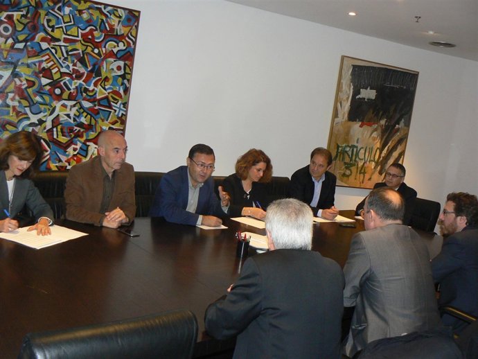 El Grupo Socialista en el Congreso se reúne con Fedetaxi