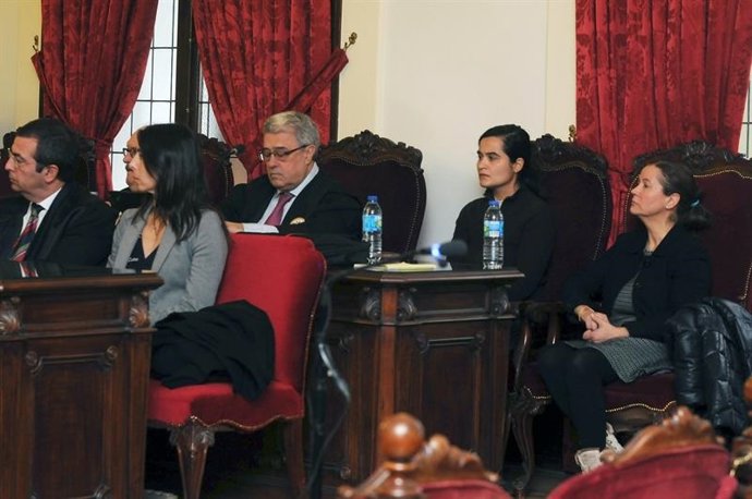 Las acusadas, en un momento del juicio.