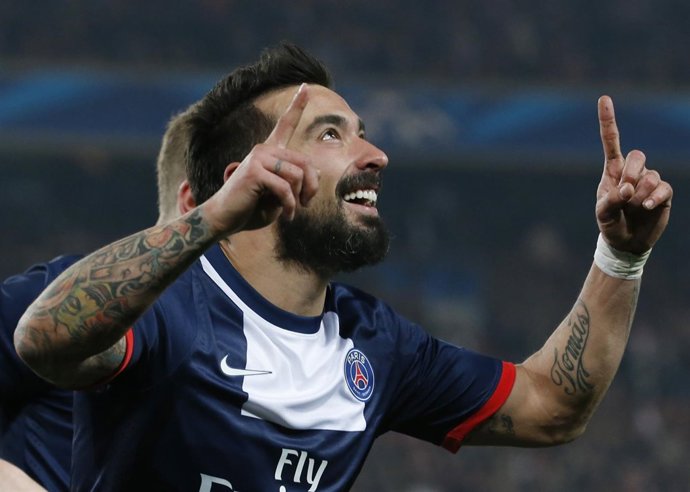 Ezequiel Lavezzi celebra el gol ante el Leverkusen