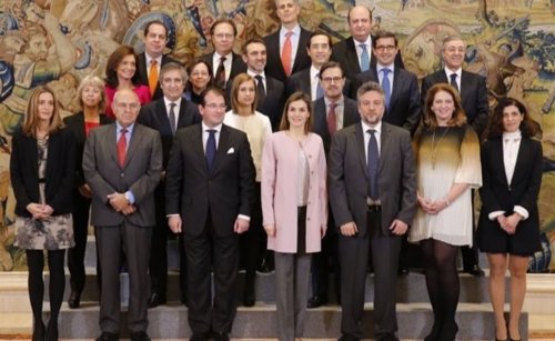 La Reina Letizia con representantes de Human Age Institute