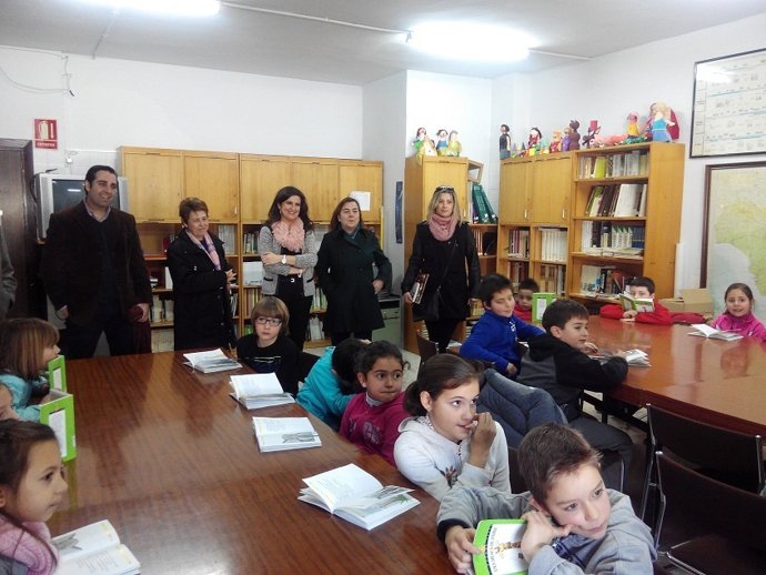Caballero visita el colegio Alonso Alcalá para informar sobre el PROA.