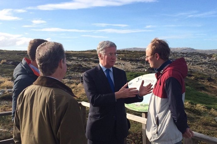 Ministro británico visita las Malvinas