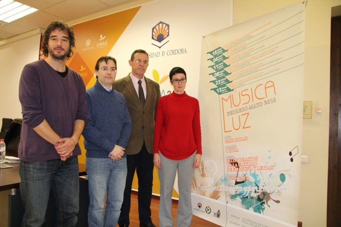 Los organizadores del evento durante la presentación