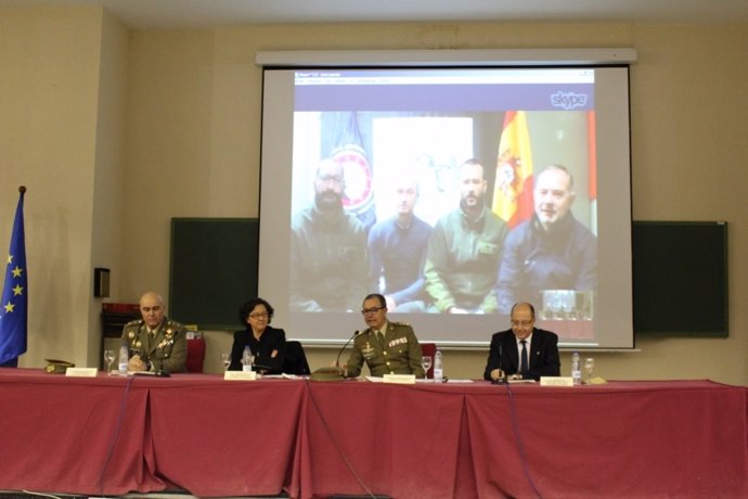 La UCO conecta con investigadores y militares de la base Gabriel de Castilla