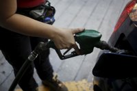 Maduro anuncia la primera subida del precio de la gasolina en dos décadas