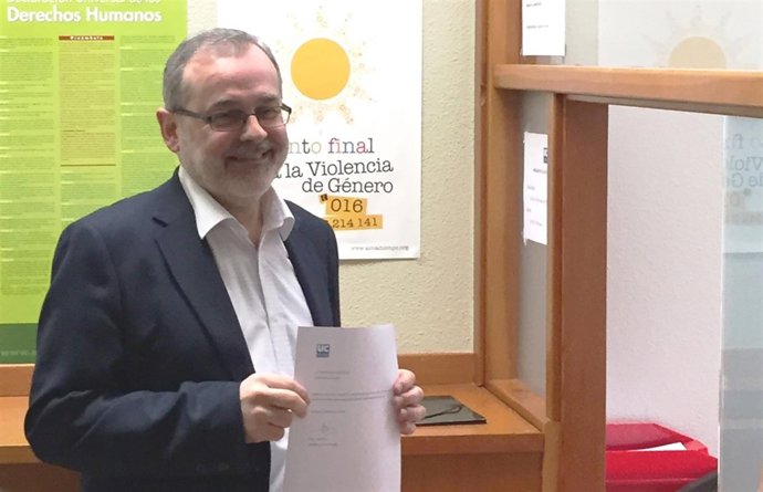 Angel Pazos registra su candidatura a rector de la UC