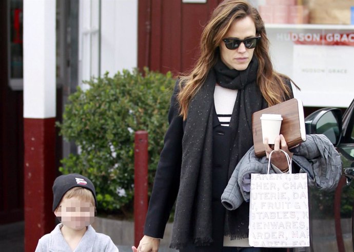 Jennifer Garner y su hijo paseando por Los Angeles146770, Jennifer Garner spotte