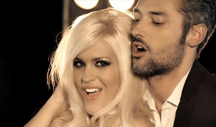 Ylenia en su videoclip 'Pégate'