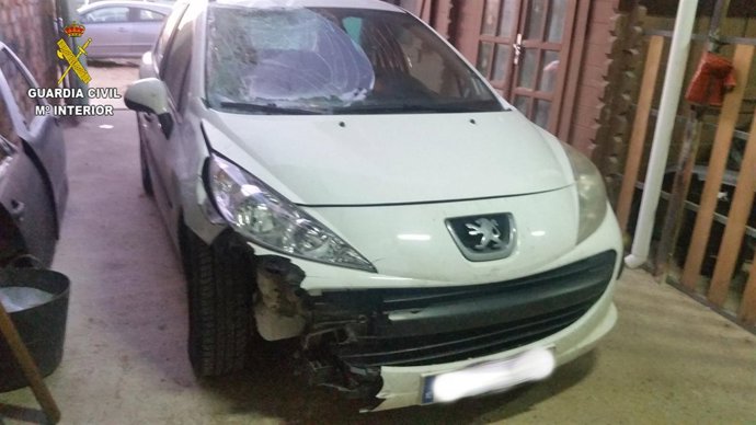 Vehículo causante de un atropello a dos ciclistas con resultado de muerte a uno