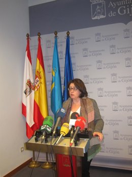 La concejala Belén Fernández, durnate la rueda de prensa. 