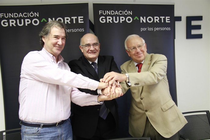 Grupo Norte y representantes Cáritas y Fundación Tomillo