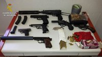 Detenido con un arsenal de armas tras ser denunciado por maltrato