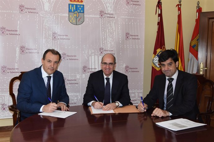 Javier Iglesias y Alberto Gurrionero firman el convenio