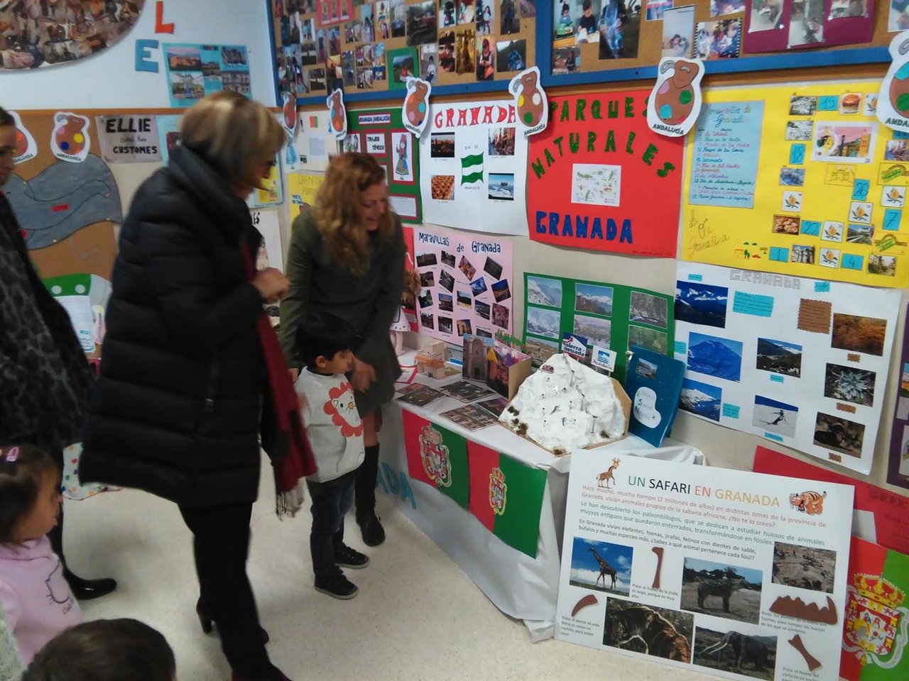 Adelaida visita colegio revello de toro exposición día de andalucía junta