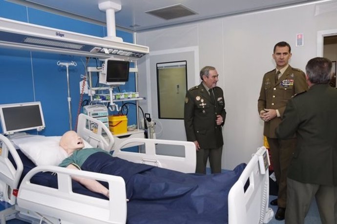 El Rey visita la planta 22 del Hospital Gómez Ulla
