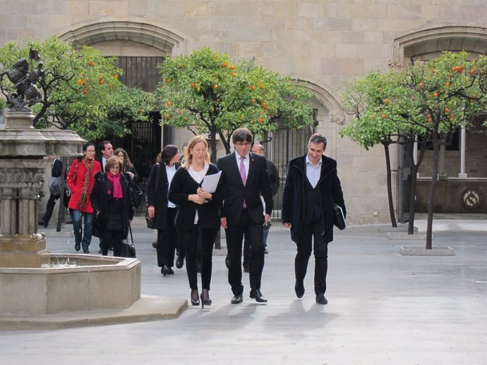 Carles Puigdemont y Neus Munté se reúnen con el tercer sector