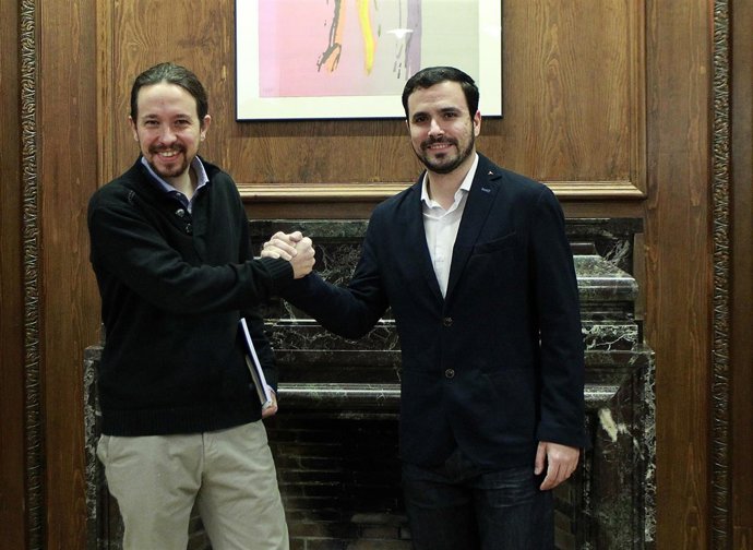 Pablo Iglesias y Alberto Garzón se reúnen en el Congreso