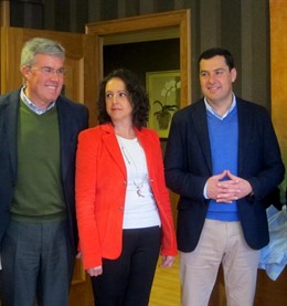 Moreno (d), junto a José Enrique Fernández de Moya y Catalina García.