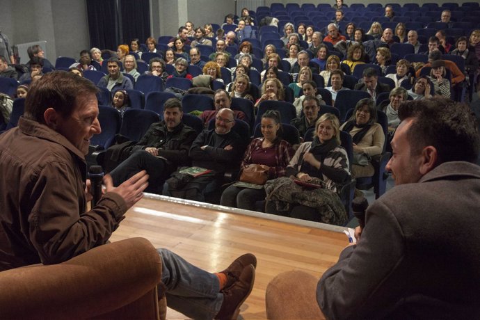 Encuentro con Martínez de Pisón en el 30 aniversario de la Biblioteca