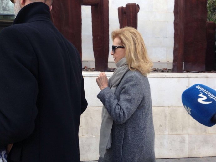 Mayrén Beneyto a las puertas de la Ciudad de la Justicia