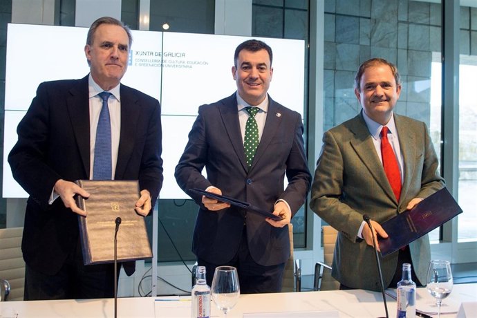 13,15 h.-    O conselleiro de Cultura, Educación e Ordenación Universitaria, Rom